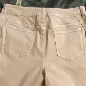 NWOT CHICO’S PLATINUM COATED JEGGINGS